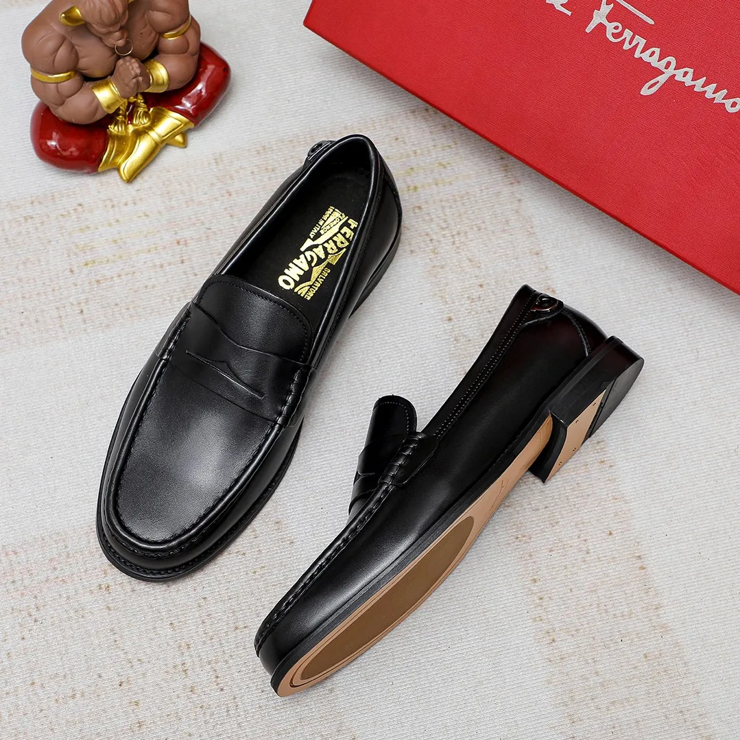 Men's shoes💰420 🔥Ferragamo's new men's casual slip-on shoes🇨🇳Official website original 1:1 mold, original quality💯Fine workmanship, high-end luxury☘The upper is made of imported Italian mercerized cow suede🌴🐑leather lining🍓Rubber wear-resistant and non-slip outsole, breathable and comfortable to wear🍍The first choice for high-end men, black, size 38-45...